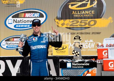 Brooklyn, MI – 18. Juni 2011: Carl Edwards (60) gewinnt den Alliance Truck Parts 250 auf dem Michigan International Speedway in Brooklyn, MI. (Kreditbild: © ASP/Cal Sport Media/ZUMAPRESS.com) Stockfoto