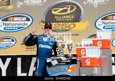 Brooklyn, MI – 18. Juni 2011: Carl Edwards (60) gewinnt den Alliance Truck Parts 250 auf dem Michigan International Speedway in Brooklyn, MI. (Kreditbild: © ASP/Cal Sport Media/ZUMAPRESS.com) Stockfoto