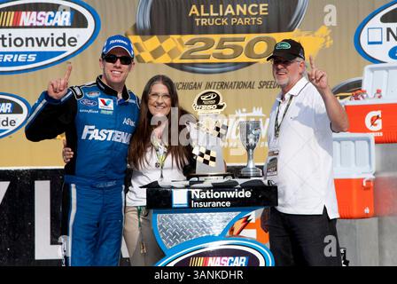 Brooklyn, MI – 18. Juni 2011: Carl Edwards (60) gewinnt den Alliance Truck Parts 250 auf dem Michigan International Speedway in Brooklyn, MI. (Kreditbild: © ASP/Cal Sport Media/ZUMAPRESS.com) Stockfoto