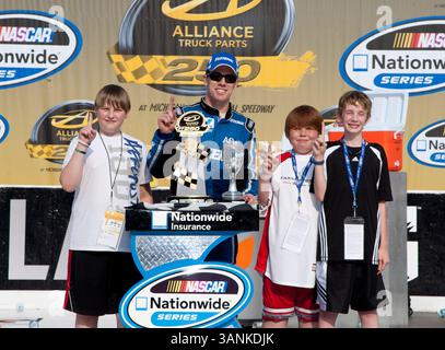 Brooklyn, MI – 18. Juni 2011: Carl Edwards (60) gewinnt den Alliance Truck Parts 250 auf dem Michigan International Speedway in Brooklyn, MI. (Kreditbild: © ASP/Cal Sport Media/ZUMAPRESS.com) Stockfoto