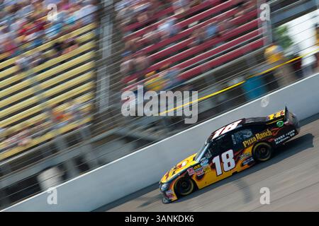 Brooklyn, MI - 18. Juni 2011: Kyle Busch (18) fährt auf dem Michigan International Speedway in Brooklyn, MI, für die Alliance Truck Parts 250 auf der Front. (Kreditbild: © ASP/Cal Sport Media/ZUMAPRESS.com) Stockfoto