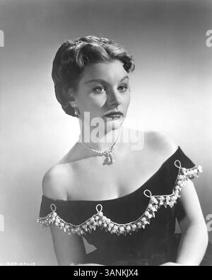 BARBARA PAYTON (* 16. November 1927 C 8. Mai 1967) war eine US-amerikanische Filmschauspielerin, die vor allem für ihr stürmisches soziales Leben und ihre Kämpfe gegen Alkohol- und Drogensucht bekannt war. Ihr Leben war Gegenstand mehrerer Bücher, darunter Kiss Tomorrow Goodbye: The Barbara Payton Story (2007) und L.A. Despair: A Landscape of Crimes and Bad Times (2005). C. 1950er Jahre Studio-Porträt ohne Titel. Stockfoto
