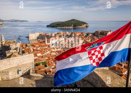 Luftaufnahme der ummauerten Stadt Dubrovnik, Dalmatien, Kroatien. Stockfoto