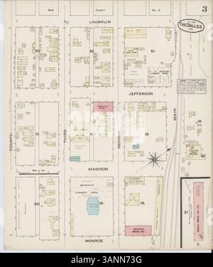 Diese Sanborn Fire Insurance Map aus dem Jahr 1884 aus dem Dalles, Wasco County, Oregon, bietet detaillierte Informationen über die Gebäude und Infrastruktur der Region für Zwecke der Brandversicherung und zeigt das Stadtbild, die Straßen und spezifische Strukturen. Die Karte ist eine wertvolle Ressource für historische Studien der Region. Stockfoto