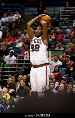 April 2011 Milwaukee, WI. Bradley Center. Milwaukee Bucks Michael Redd #22 hatte heute Abend 2 Punkte von der Bucks Bank. Milwaukee Bucks gewann 93:86. Mike McGinnis/CSM(Bild: © Mike McGinnis/Cal Sport Media/ZUMAPRESS.com) Stockfoto