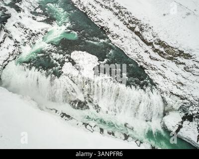 Luftaufnahme des Gullfoss Wasserfalls im Winter in Island. Stockfoto