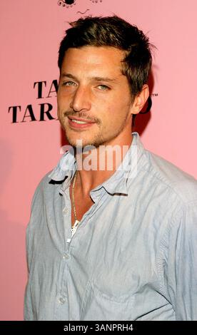 5. OKTOBER 2005 - TARINA TARANTINO STORE OPENING PARTY. TARINA TARANTINO STORE. LOS ANGELES CA 10-05-05.JAIMIE RODRIGUEZ / C) 2005 . SIMON REX. K45405JR(Bild: © Globe Photos/ZUMAPRESS.com) Stockfoto