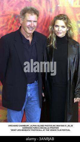 September 2000 - Venedig, Großbritannien - Â RICHARD CHAMBURY ALPHA / M041845 01 09 00.HARRISON FORD & MICHELLE PFEIFFER. FOTORUF „WAS LIEGT DARUNTER“ BEIM FILMFESTIVAL IN VENEDIG (Credit Image: © Globe Photos/ZUMAPRESS.com) Stockfoto