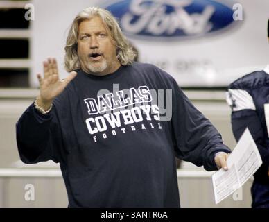 29. Juli 2011: San Antonio, Texas, USA – der Defensive Coordinator Rob Ryan ruft während des Trainingslagers im Alamo Dome in San Antonio, Texas, am Freitag, 29. Juli 2011 für die Verteidigung auf. (Bild: © Paul Moseley/Fort Worth Star-Telegram/MCT/ZUMAPRESS.com) Stockfoto