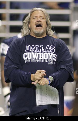 29. Juli 2011: San Antonio, Texas, USA – der Defensive Coordinator Rob Ryan ruft während des Trainingslagers im Alamo Dome in San Antonio, Texas, am Freitag, 29. Juli 2011 für die Verteidigung auf. (Bild: © Paul Moseley/Fort Worth Star-Telegram/MCT/ZUMAPRESS.com) Stockfoto