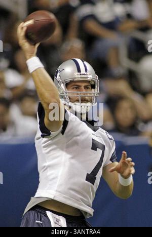 29. Juli 2011 – San Antonio, Texas, USA – der Quarterback der Dallas Cowboys Stephen McGee kommt während des Trainingslagers im Alamo Dome in San Antonio, Texas, Freitag, 29. Juli 2011. (Bild: © Paul Moseley/Fort Worth Star-Telegram/MCT/ZUMAPRESS.com) Stockfoto