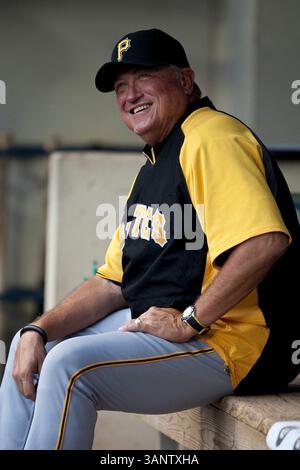 August 2011 - Milwaukee, WI. Miller Park..Pittsburgh Pirates Manager Clint Hürde #13..Milwaukee Brewers gewann die Pittsburgh Pirates 7:2..Mike McGinnis / CSM(Bild: © Mike McGinnis/Cal Sport Media/ZUMAPRESS.com) Stockfoto