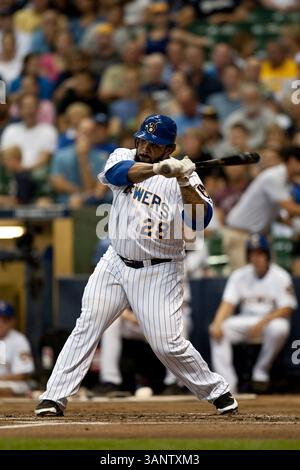 August 2011 - Milwaukee, WI. Miller Park. Milwaukee Brewers Prince Fielder #28 hatte 3 Hits und ein RBI gegen die Pirates heute Abend. Milwaukee Brewers gewann die Pittsburgh Pirates 7-2. Mike McGinnis / CSM(Credit Image: © Mike McGinnis/Cal Sport Media/ZUMAPRESS.com) Stockfoto
