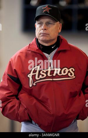 April 2011 - Milwaukee, WI. Miller Park..Houston Astros Manager Brad Mills #2..Milwaukee Brewers gewann die Houston Astros mit 4:1..Mike McGinnis / CSM(Bild: © Mike McGinnis/Cal Sport Media/ZUMAPRESS.com) Stockfoto