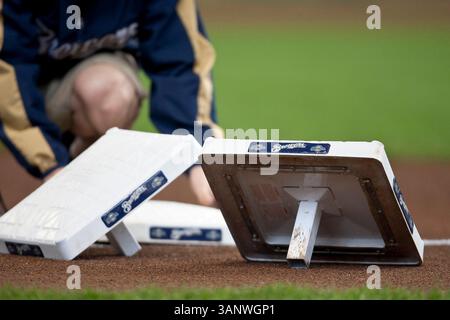 April 2011 - Milwaukee, WI. Miller Park Milwaukee Brewers Basen Milwaukee Brewers gewann mit 4:1. Mike McGinnis / CSM(Bild: © Mike McGinnis/Cal Sport Media/ZUMAPRESS.com) Stockfoto