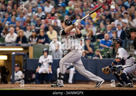 April 2011 - Milwaukee, WI. Miller Park. Houston Astros Chris Johnson #23 stand heute gegen die Milwaukee Brewers. Milwaukee Brewers gewann die Houston Astros mit 4:1. Mike McGinnis / CSM(Credit Image: © Mike McGinnis/Cal Sport Media/ZUMAPRESS.com) Stockfoto