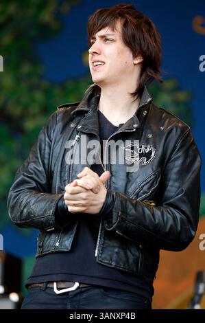 7. Mai 2011: Leadsänger Julian Casablancas von The Strokes tritt während des New Orleans Jazz and Heritage Festivals auf dem Messegelände in New Orleans, LA, auf. (Bild: © Jonathan Bachman/Cal Sport Media/ZUMAPRESS.com) Stockfoto