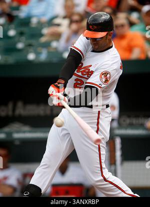 Baltimore Orioles #21 Nick Markakis am Fledermaus. Die Tampa Bay Rays besiegten die Baltimore Orioles 5-3 am 8. Mai 2011 im Oriole Park bei Camden Yards in Baltimore, MD. (Bild: © Mike Buscher/Cal Sport Media/ZUMAPRESS.com) Stockfoto