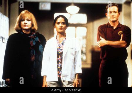 AUGUST 2005 - K14985JBP.DIE FAKULTÄT. TV-FILM-STILL. PIPER LAURIE SALMA HAYEK UND ROBERT PATRICK. BEREITGESTELLT VON (Credit Image: © Globe Photos/ZUMAPRESS.com) Stockfoto