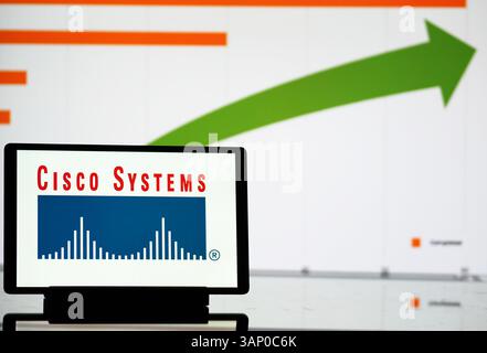 Bayern, Deutschland - 15. April 2025: In dieser Abbildung wird das Logo von Cisco Systems, Inc. Auf einem Monitor angezeigt. NUR REDAKTIONELLE VERWENDUNG! Stockfoto