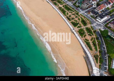 Luftaufnahme des Strandes von Ondarreta, Donostia, San Sebastian, Gipuzkoa, Baskenland, Spanien. Stockfoto