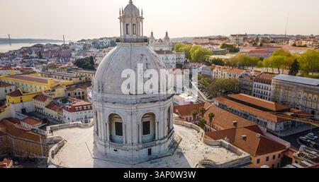 Luftaufnahme von Panteao Nacional, das Nationale Pantheon ist eine Berühmtheitsgräber in einer Kirche aus dem 17. Jahrhundert, Lissabon, Portugal. Stockfoto