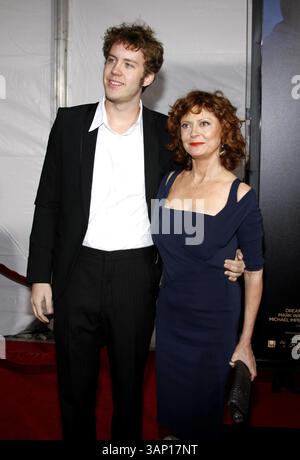 HOLLYWOOD, KALIFORNIEN - 7. DEZEMBER 2009: Susan Sarandon und Jack Robbins bei der Premiere von The Lovely Bones in Los Angeles am 7. Dezember 2009 im Grauman's Chinese Theater in Hollywood, USA. Stockfoto