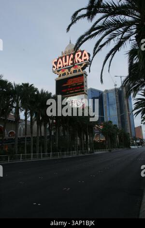 16. MAI 2011: Das Zeichen der Sahara aus der Mitte des Streifens. Das Sahara Hotel-Casino schließt nach 59 Jahren Betrieb auf dem Las Vegas Strip in Las Vegas, NV. Das 1.720-Zimmer Sahara wurde 1952 eröffnet und gehörte zu den letzten Kasinos aus der Zeit des Rat Pack auf dem Strip (Credit Image: © Josh Holmberg/Cal Sport Media/ZUMAPRESS.com) Stockfoto