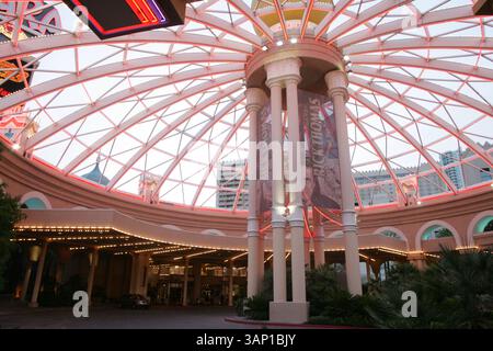 16. MAI 2011: Der Eingang der Sahara. Das Sahara Hotel-Casino schließt nach 59 Jahren Betrieb auf dem Las Vegas Strip in Las Vegas, NV. Das 1.720-Zimmer Sahara wurde 1952 eröffnet und gehörte zu den letzten Kasinos aus der Zeit des Rat Pack auf dem Strip (Credit Image: © Josh Holmberg/Cal Sport Media/ZUMAPRESS.com) Stockfoto