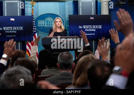 Washington, Usa. April 2025. Pressesekretärin Karoline Leavitt spricht während eines Pressebriefings im Weißen Haus in Washington am 15. April 2025. Foto: Yuri Gripas/ABACAPRESS. COM Credit: Abaca Press/Alamy Live News Stockfoto