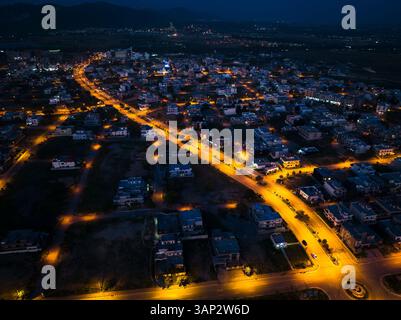 Luftaufnahme der Shahrah-e-Faisal Ave in Karachi, Shind, Pakistan. Stockfoto