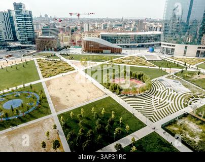 MAILAND, ITALIEN - 18. SEPTEMBER 2019 : aus der Vogelperspektive der beiden grünen Wohntürme Bosco Verticale in Mailand, Italien. Stockfoto