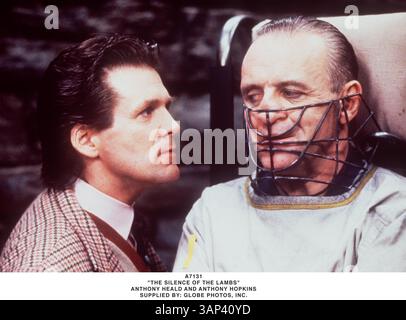 Clarice Starling (Foster) ist eine Top-Studentin an der FBI-Ausbildungsakademie in Quantico. Jack Crawford (Glenn), Leiter der Abteilung für Verhaltenswissenschaften, möchte, dass Clarice Dr. Hannibal Lecter (ANTHONY HOPKINS) interviewt, einen brillanten Psychiater, der das Leben hinter Gittern für verschiedene Mord- und Kannibalismus-Handlungen diente. Crawford glaubt, dass Lecter Einsicht in eine Reihe von Morden des Serienmörders Buffalo Bill (Levine) und Starling als attraktive junge Frau haben könnte, um ihn herauszulocken. Im Bild: ANTHONY HEALD. Direktor: Johnathan Damme. (Foto: © Globe Photos/ZUMA Wire) Stockfoto