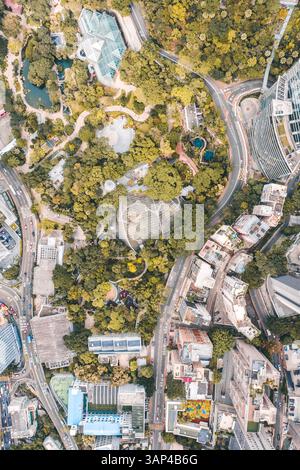 Luftaufnahme der Edward Youde Aviary im Hong Kong Park, China. Stockfoto