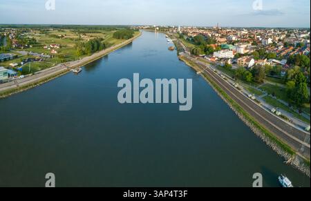 Luftaufnahme des Flusses Drava in Osijek, Kroatien. Stockfoto