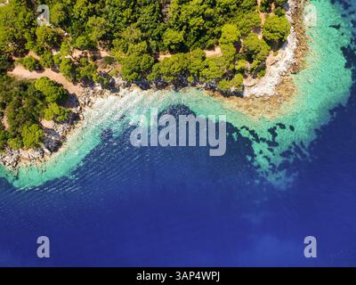 Luftaufnahme der Bucht auf der Insel Lastovo in Kroatien. Stockfoto