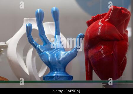 Modelle, die auf einem 3D-Drucker aus Kunststoff gedruckt werden. Industrie Stockfoto