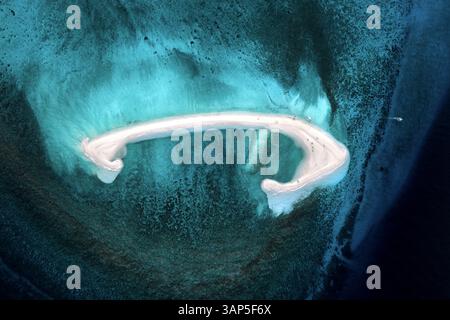 Aus der Vogelperspektive von White Island, Mambajao, Camiguin, Philippinen. Stockfoto