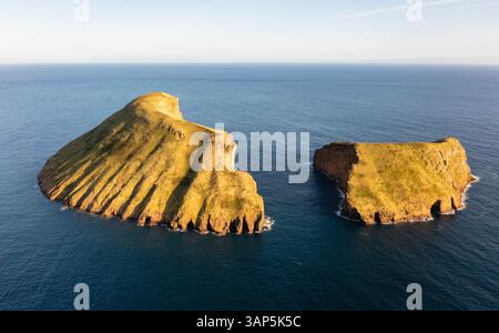 Luftaufnahme der vulkanischen Felsformation Cabras, Terceira, Azoren, Portugal. Stockfoto