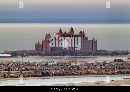 Luftaufnahme von Palm Islands, Palm Jumeirah, Atlantis The Royal, Dubai, Vereinigte Arabische Emirate. Stockfoto
