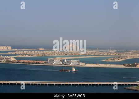Luftaufnahme von Palm Jumeirah und Atlantis The Royal, Dubai, Vereinigte Arabische Emirate. Stockfoto