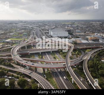 Luftaufnahme des mehrstufigen Verkehrs in Toyko, Japan. Stockfoto