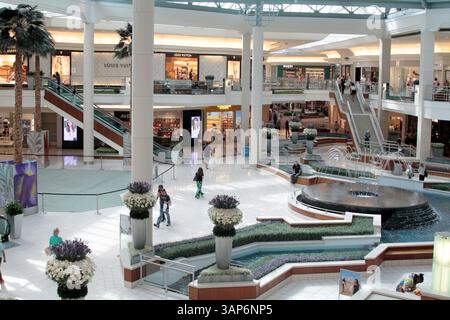 Palm Beach Gardens, FL, USA. Das Innere der 'Gardens Mall'. Stockfoto