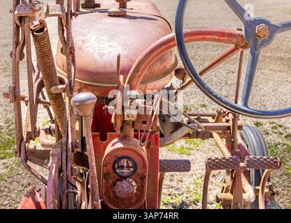 Detail eines alten roten farmall-Traktors Stockfoto