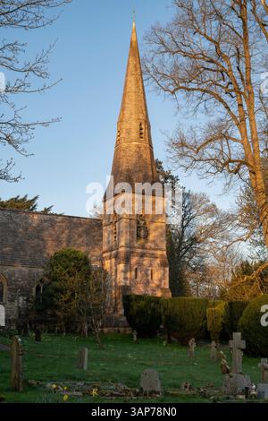 St. James's Church am frühen Frühlingsmorgen. Ramsden, Cotswolds, Oxfordshire, England. Stockfoto