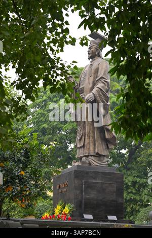 Gegenwart und Vergangenheit - das pulsierende Leben in Hanoi, der Hauptstadt Vietnams VN Stockfoto