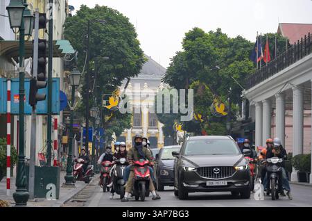 Gegenwart und Vergangenheit - das pulsierende Leben in Hanoi, der Hauptstadt Vietnams VN Stockfoto