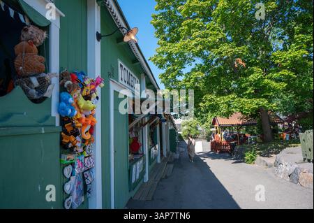 Skansen ist das älteste Freilichtmuseum und der älteste Zoo Schwedens auf der Insel Djurgården in Stockholm. Stockfoto