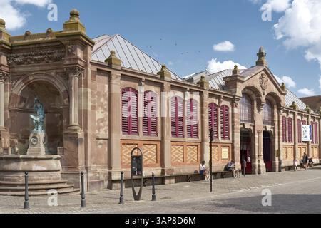 Beliebte historische Markthalle Marche Couvert in Colmar Stockfoto
