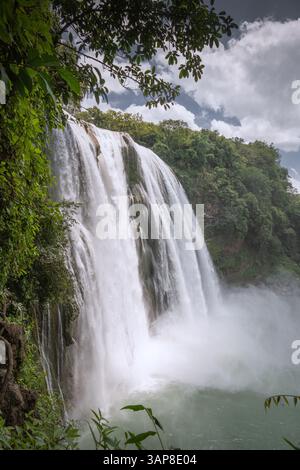 Huangguoshu Wasserfälle (Wasserfälle mit gelben Früchten) Guizhou China, lange Exposition. Stockfoto